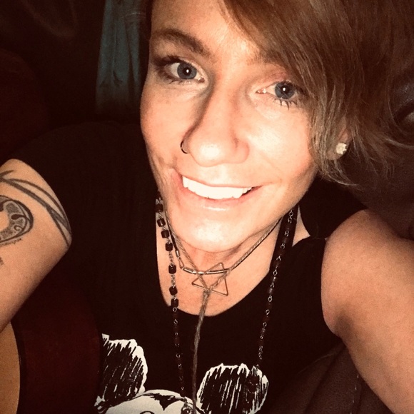 Meet your Posher, Carla - Picture 2 of 4